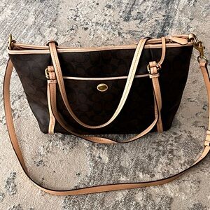 Coach  leather shoulders bag 🍀❤️🍀